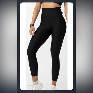 ExoticAthletica Performance Extra High Waist 7/8 Leggings in Black Size XS